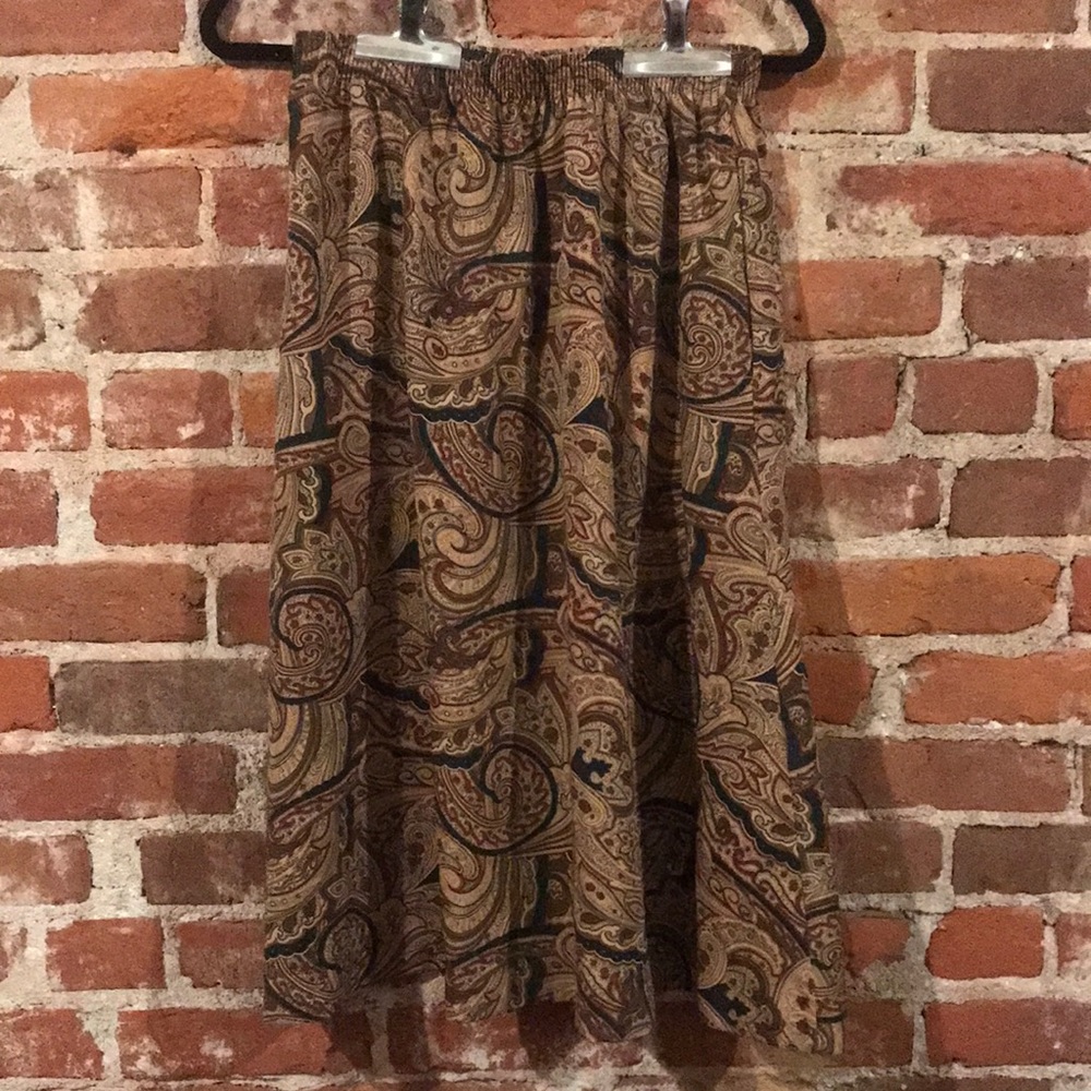 Tan printed maxi skirt. Elastic waist.